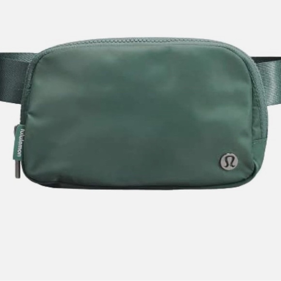 lululemon athletica Handbags - Lululemon Everywhere Belt Bag 1L